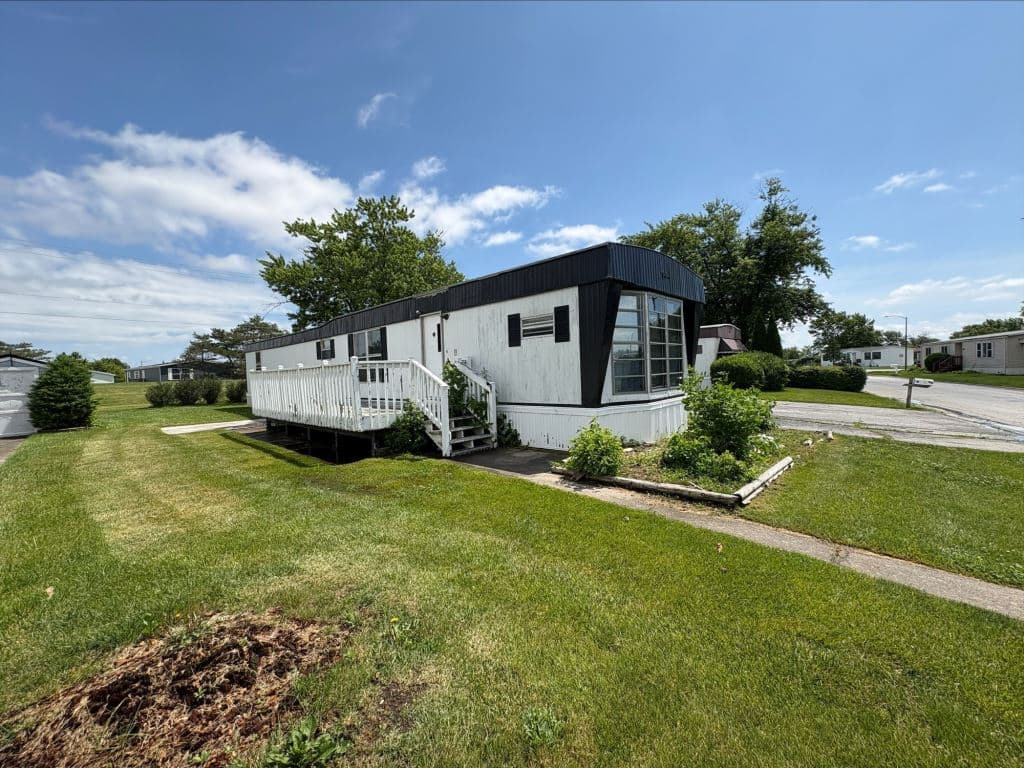 Manufactured home in Beecher, IL 60401