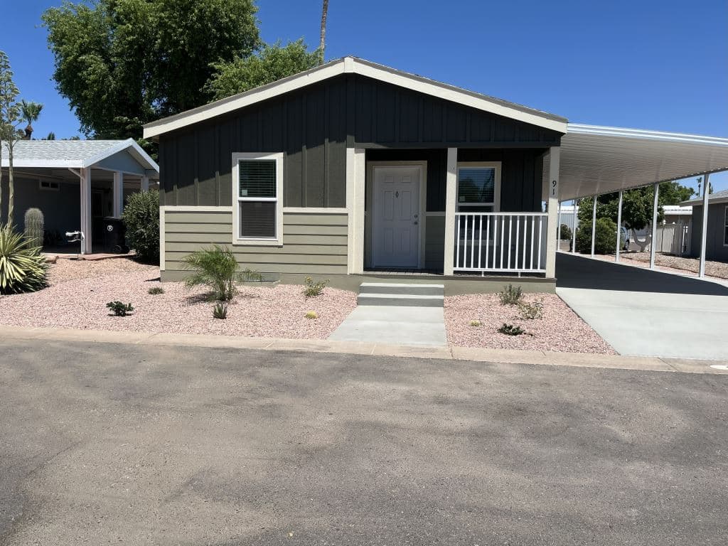 Manufactured home in Mesa, AZ 85206