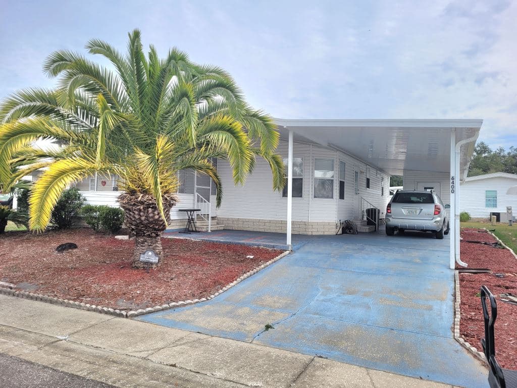 Manufactured home in Zephyrhills, FL 33540