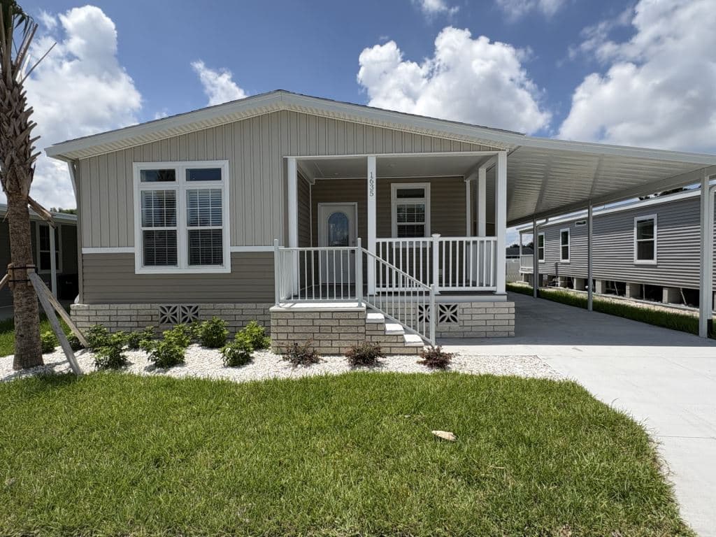 Manufactured home in Sarasota, FL 34234