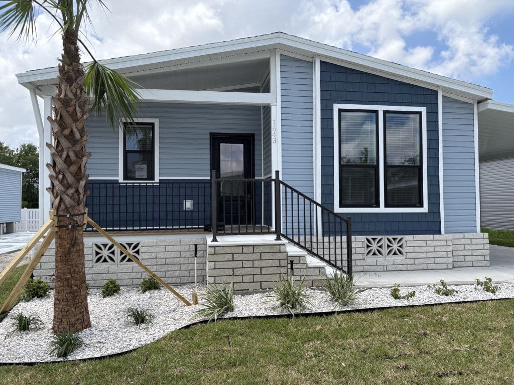 Manufactured home in Sarasota, FL 34234