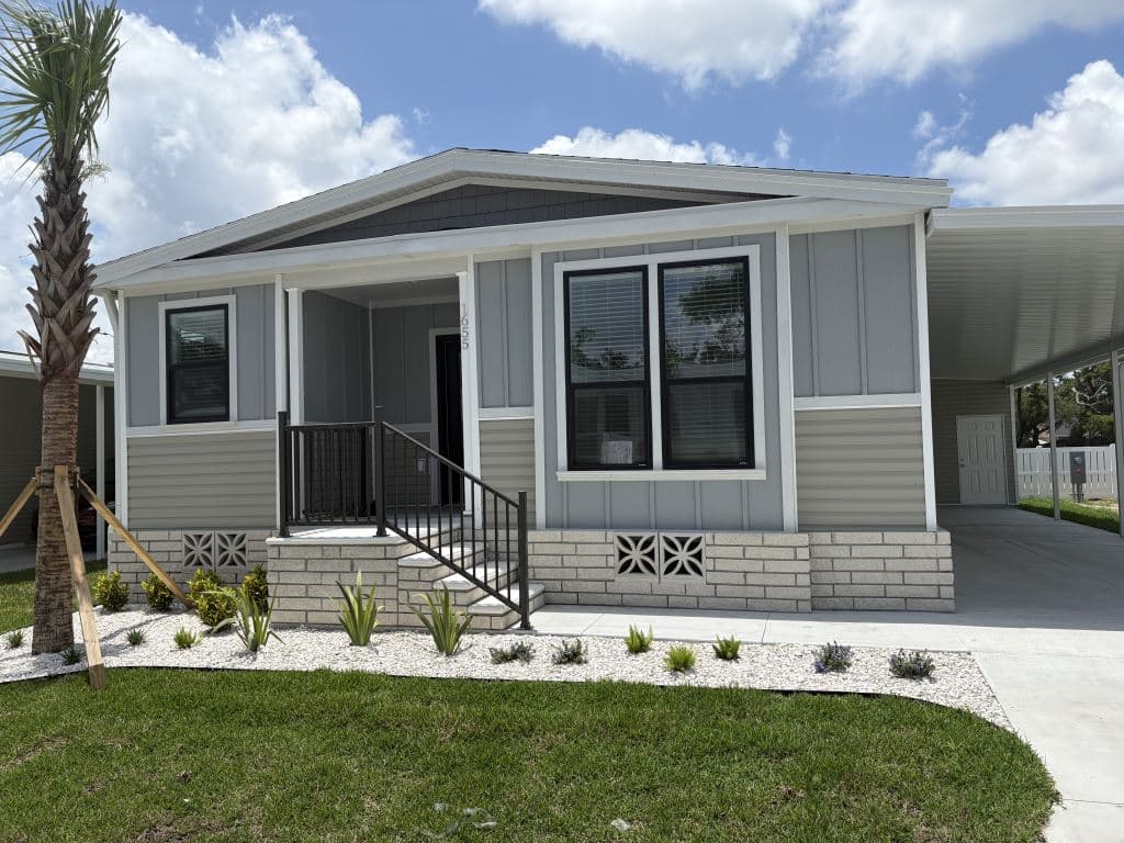 Manufactured home in Sarasota, FL 34234