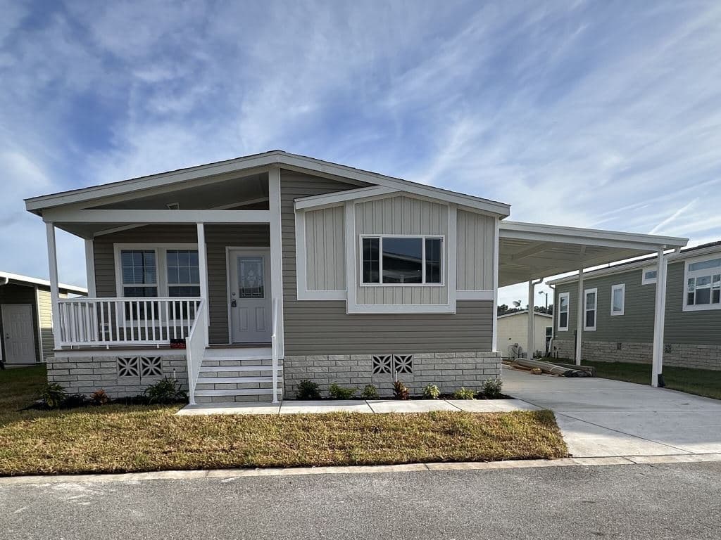 Manufactured home in Ocala, FL 34476