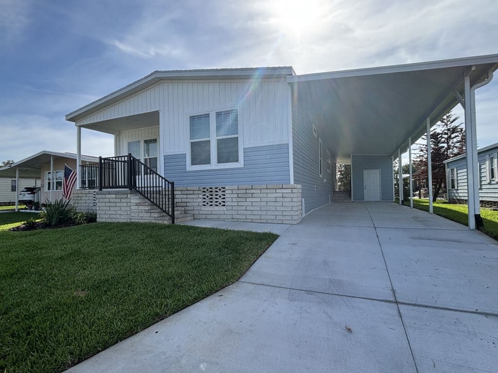 Manufactured home in Lakeland, FL 33803
