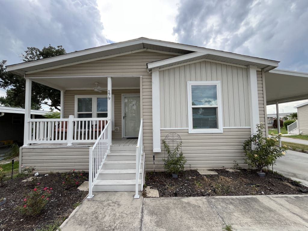 Manufactured home in Leesburg, FL 34788