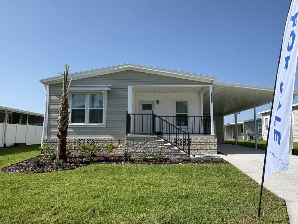 Manufactured home in Zephyrhills, FL 33541