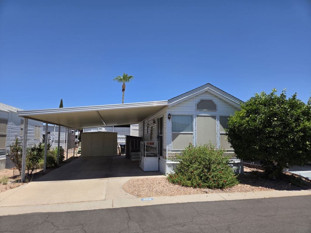 Manufactured home in Mesa, AZ 85207