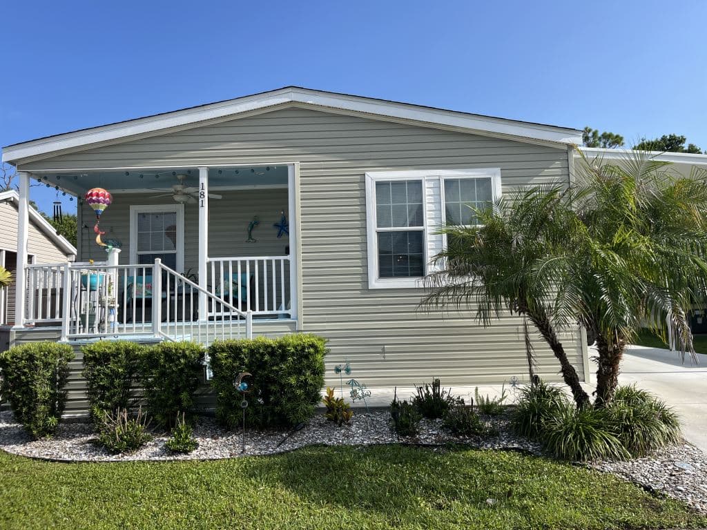 Manufactured home in Vero Beach, FL 32966
