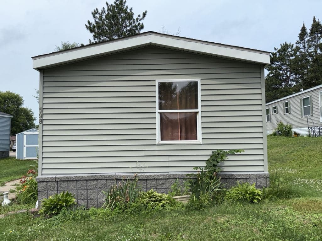 Manufactured home in Lake Elmo, MN 55042