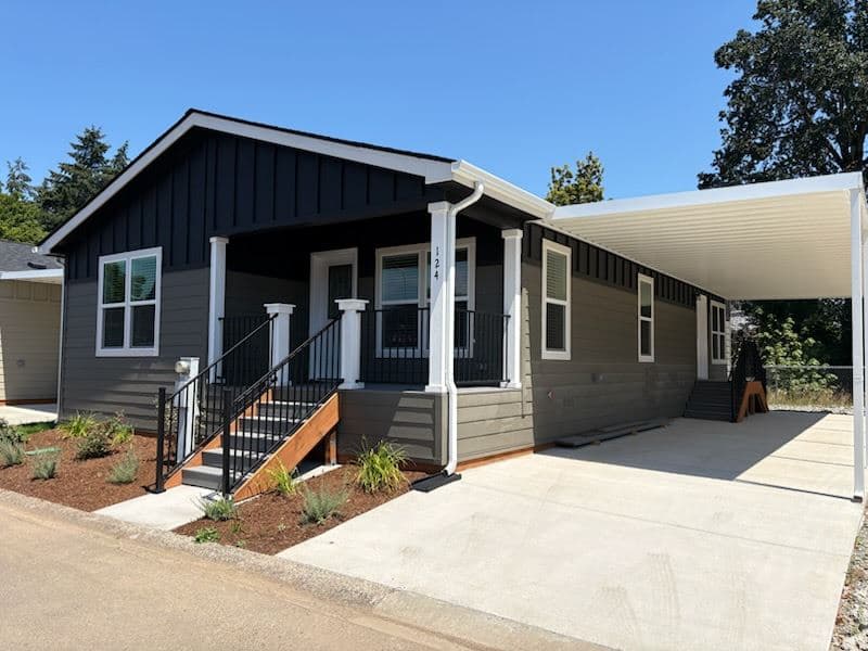 Manufactured home in Clackamas, OR 97015
