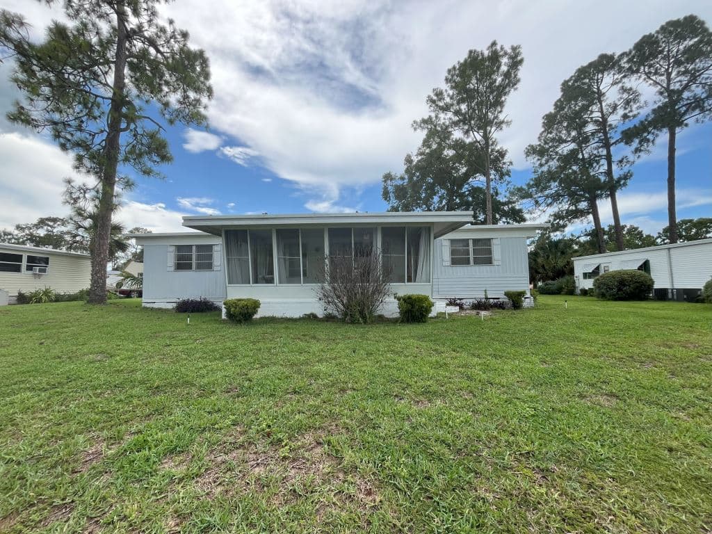 Manufactured home in Leesburg, FL 34788