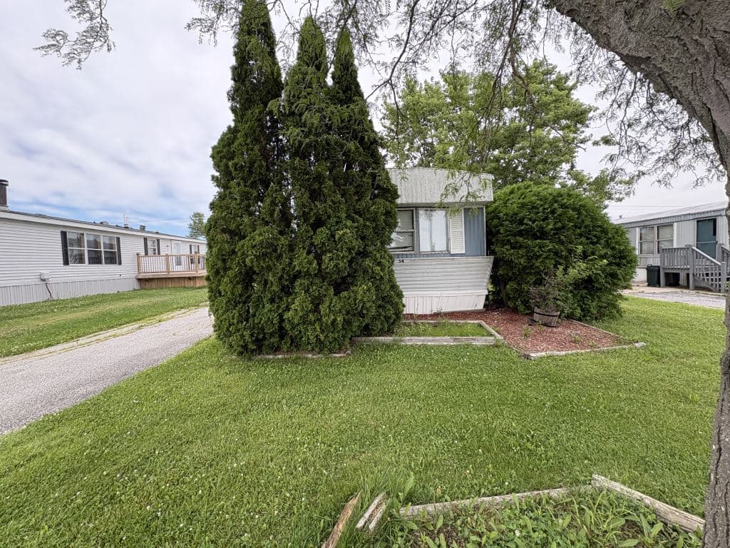 Manufactured home in Beecher, IL 60401