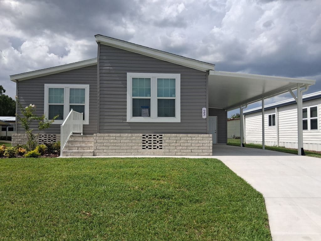 Manufactured home in Lakeland, FL 33803