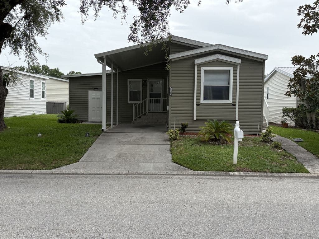 Manufactured home in Plant City, FL 33563