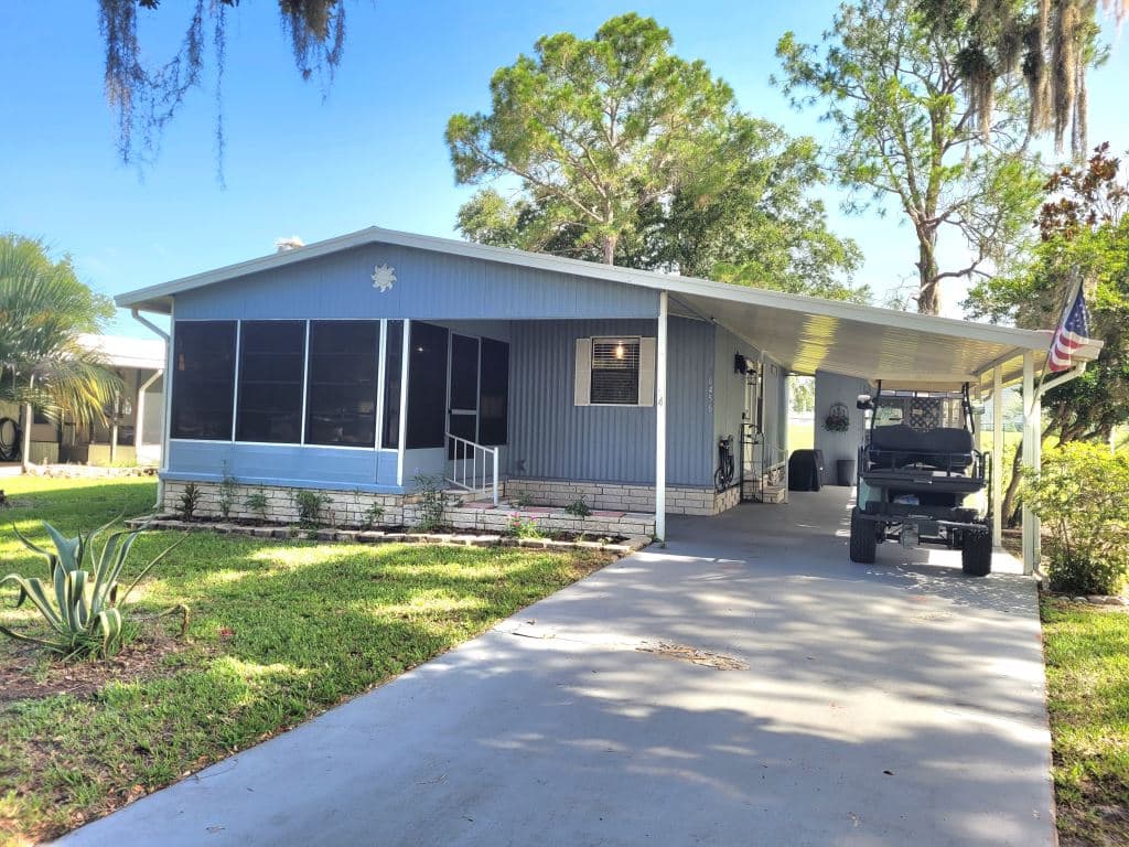 Manufactured home in Zephyrhills, FL 33540