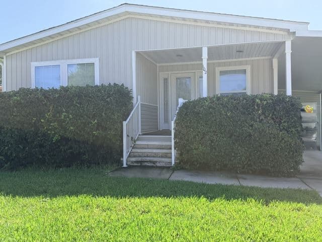 Manufactured home in Port Orange, FL 32129