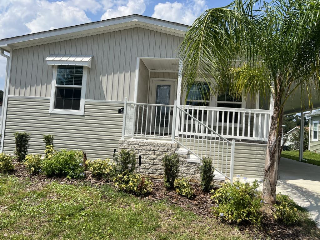 Manufactured home in Ocala, FL 34479