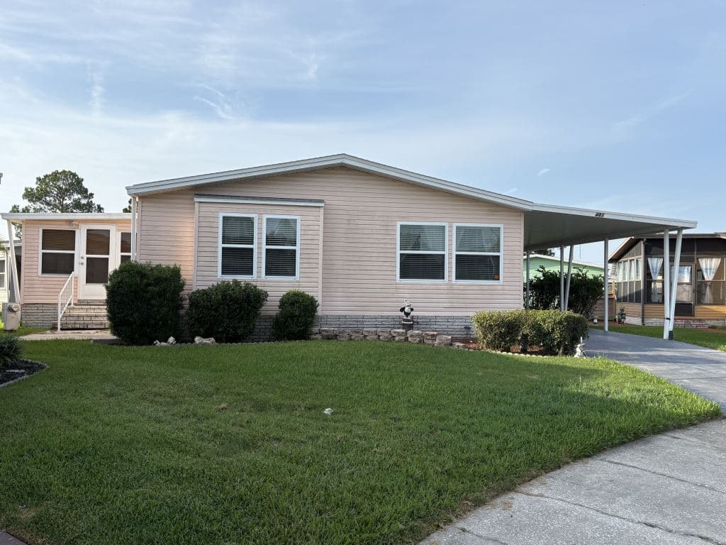 Manufactured home in Plant City, FL 33565