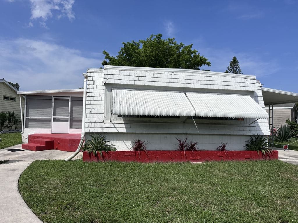 Manufactured home in Margate, FL 33063