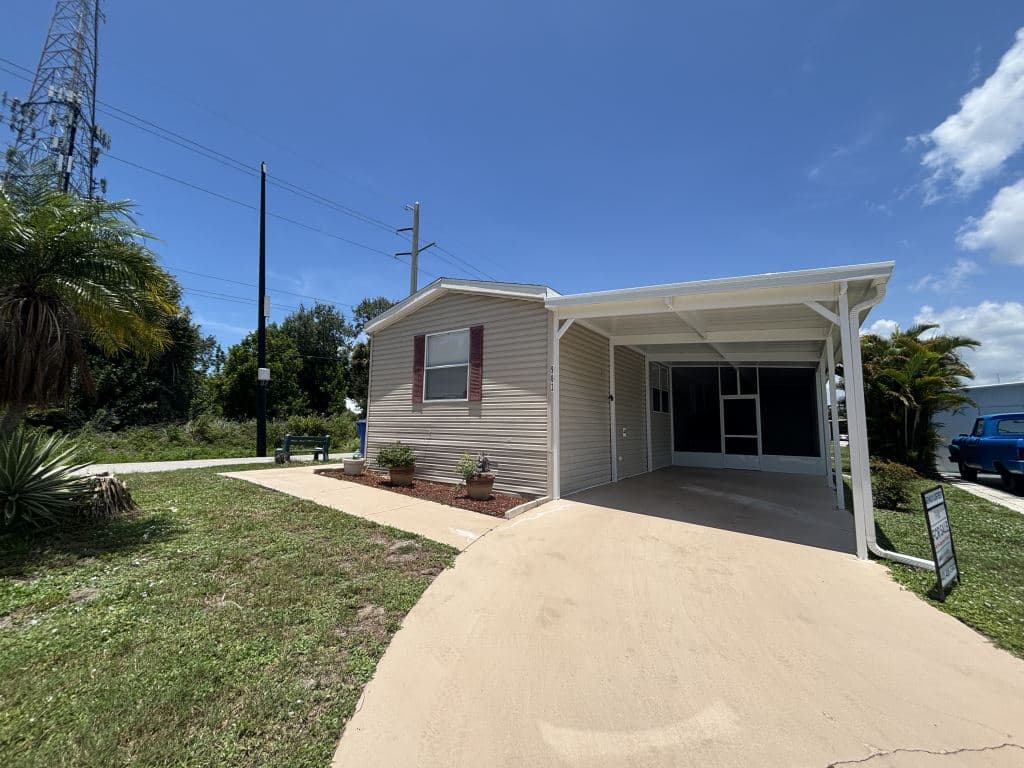 Manufactured home in Venice, FL 34285