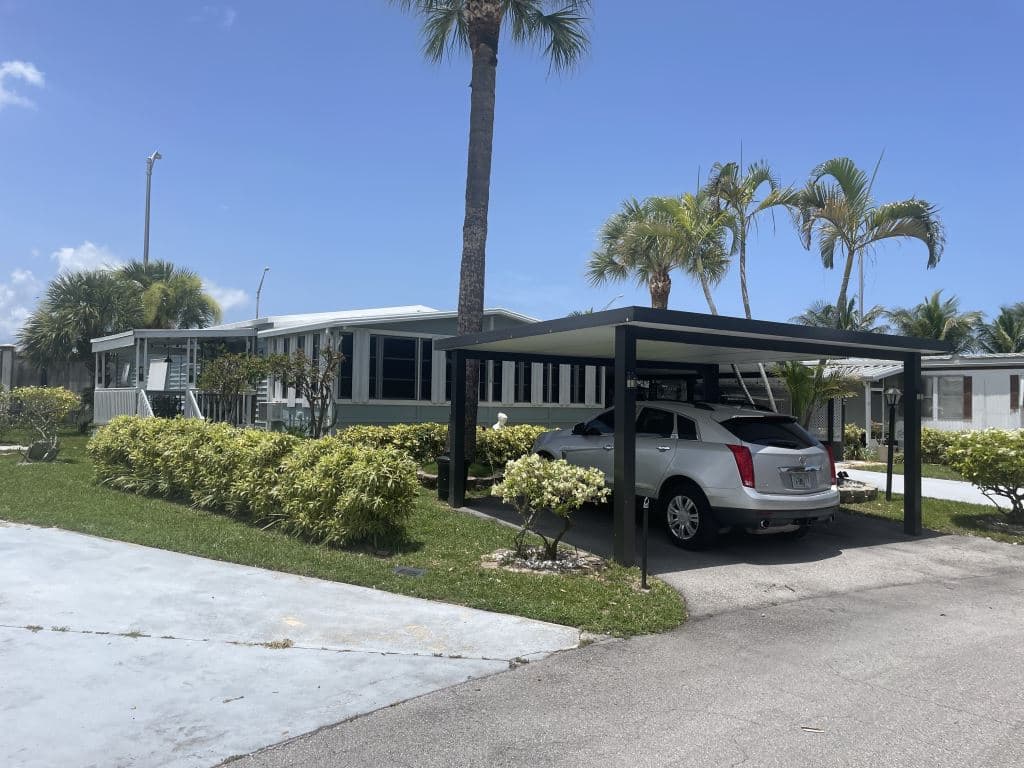 Manufactured home in West Palm Beach, FL 33404