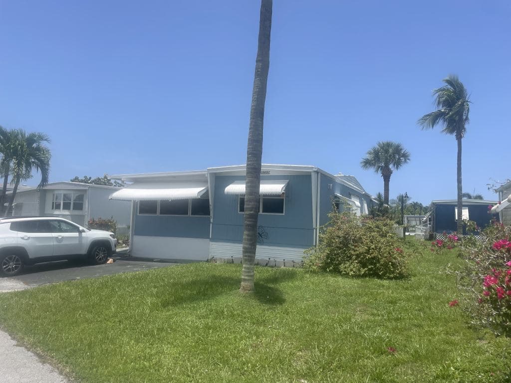 Manufactured home in West Palm Beach, FL 33404