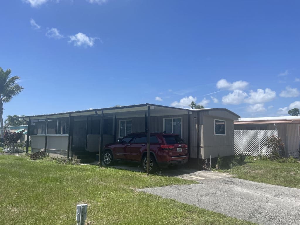 Manufactured home in West Palm Beach, FL 33404