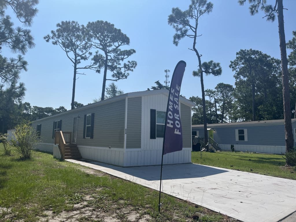 Manufactured home in Newport, NC 28570