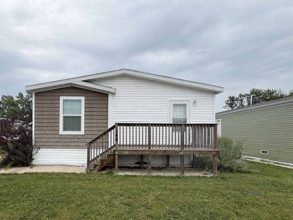 Manufactured home in Beecher, IL 60401