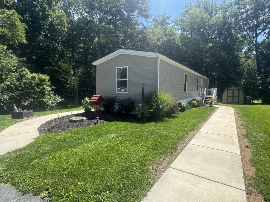 Manufactured home in Walnutport, PA 18088