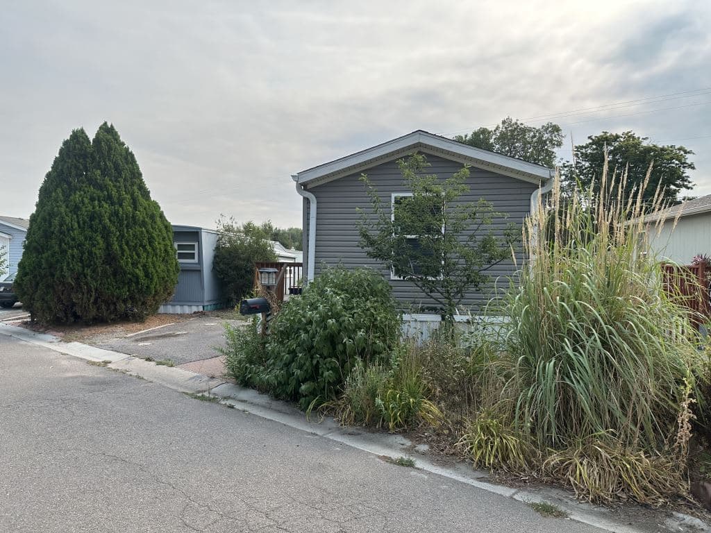 Manufactured home in Denver, CO 80236