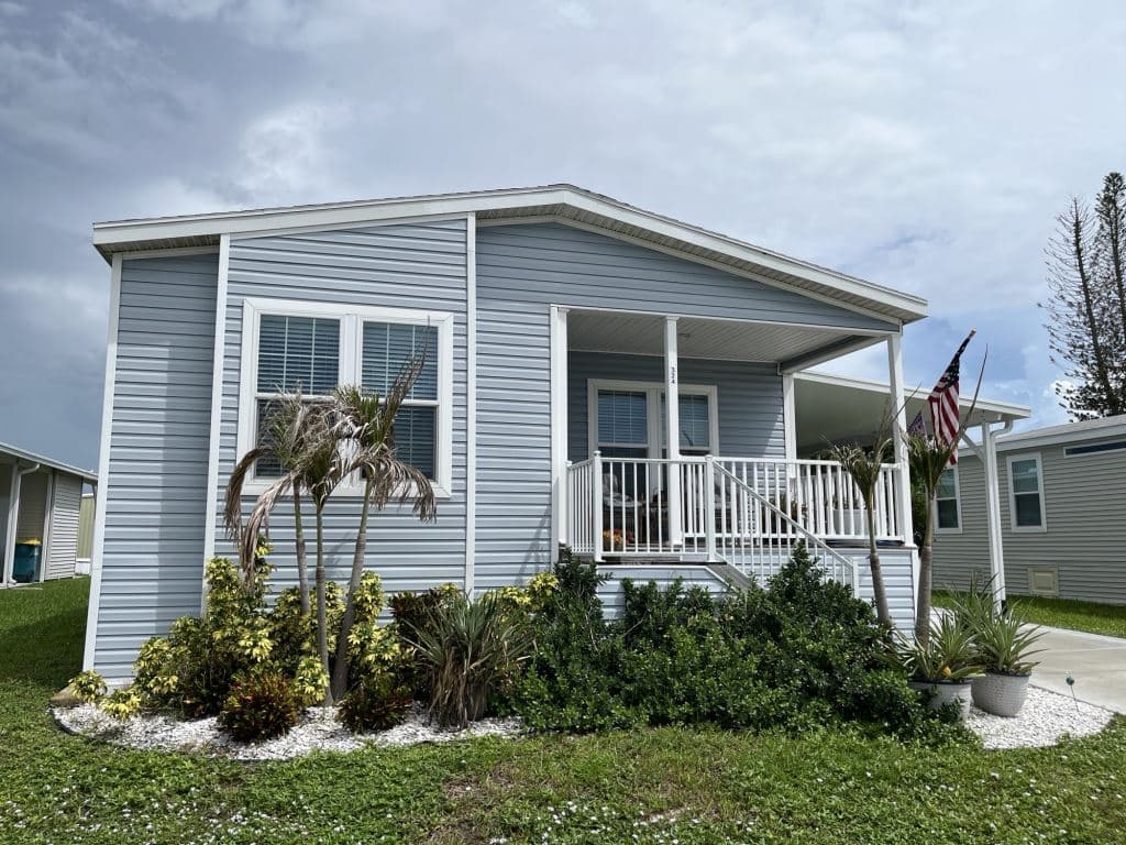 Manufactured home in Melbourne, FL 32901