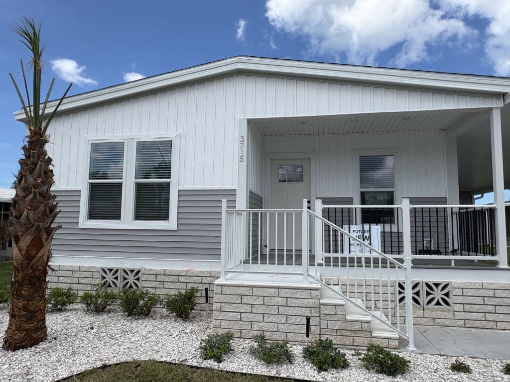 Manufactured home in Sarasota, FL 34234