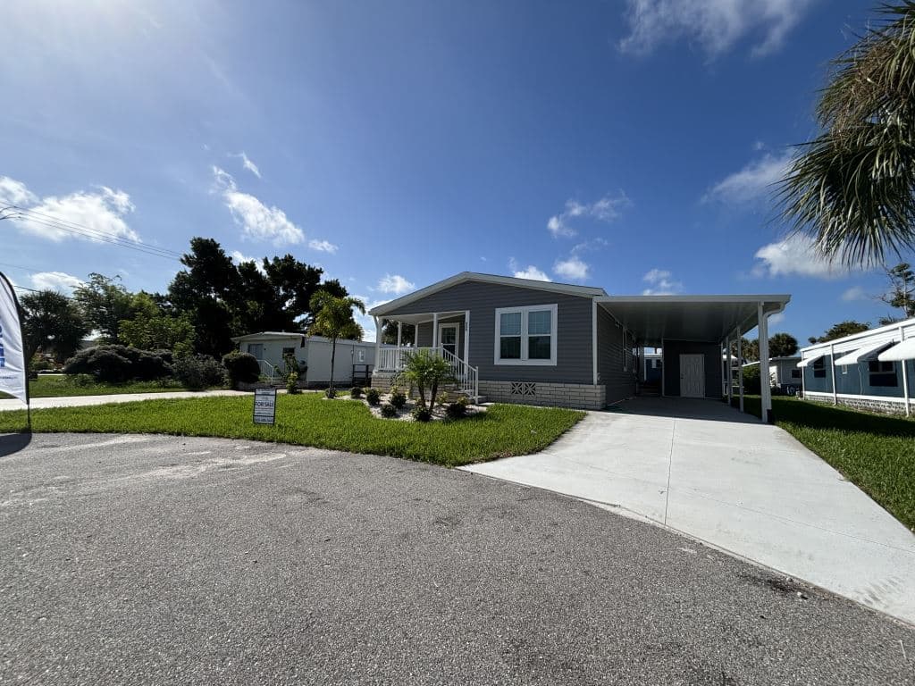 Manufactured home in Venice, FL 34285