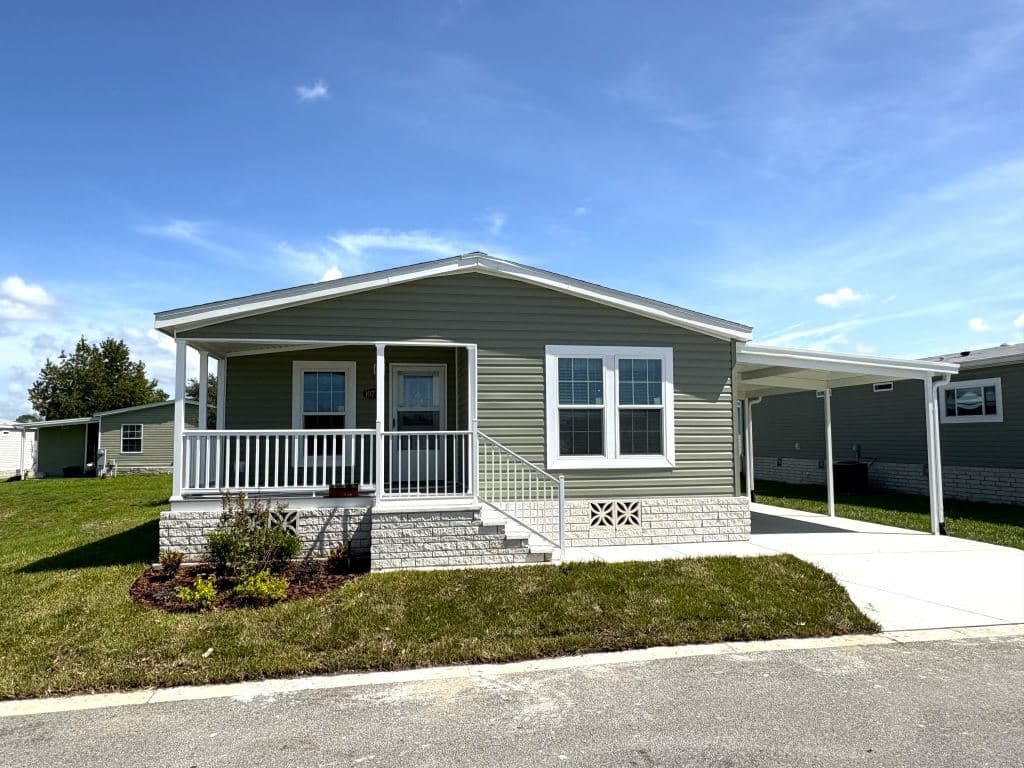Manufactured home in Ocala, FL 34476