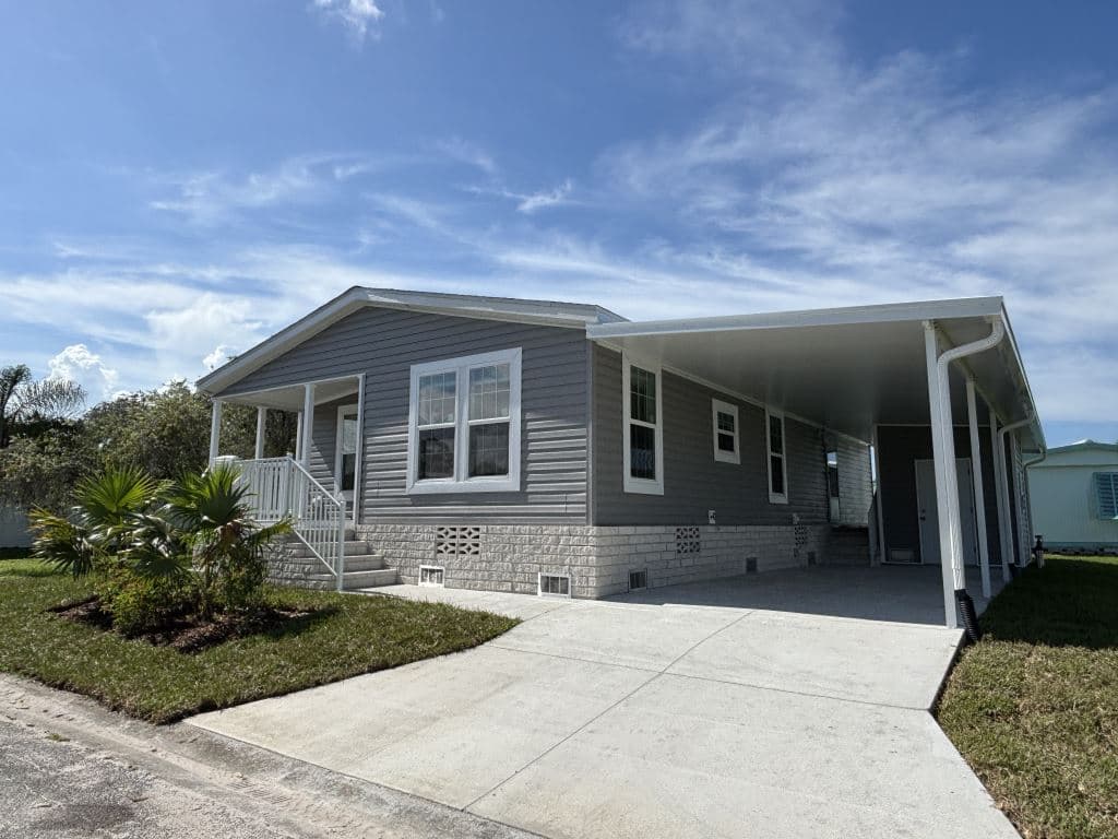 Manufactured home in Vero Beach, FL 32966