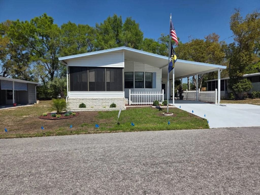 Manufactured home in Ocala, FL 34476