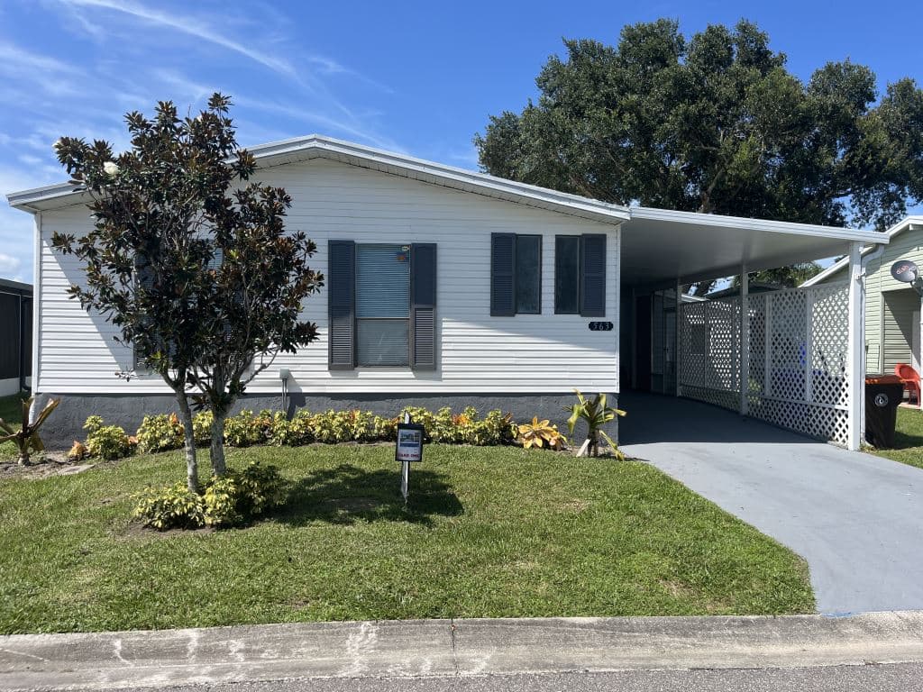 Manufactured home in Vero Beach, FL 32966