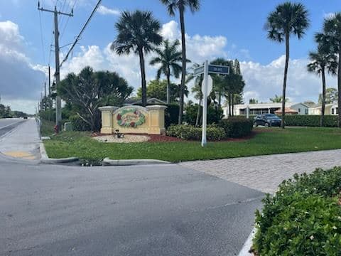 Manufactured home in Lantana, FL 33462