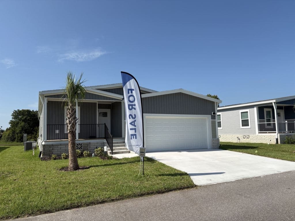 Manufactured home in Zephyrhills, FL 33541