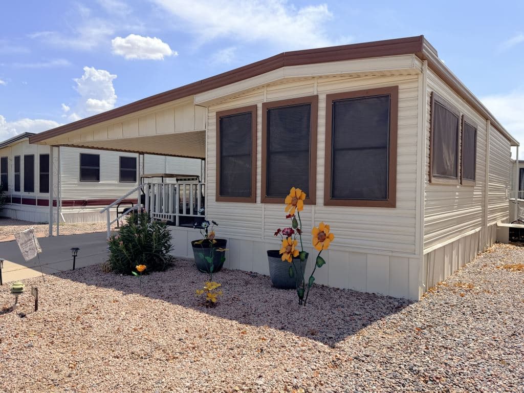 Manufactured home in Mesa, AZ 85209