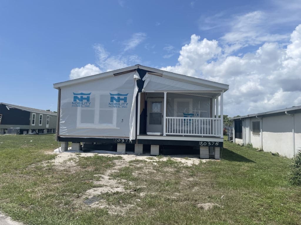 Manufactured home in West Palm Beach, FL 33404