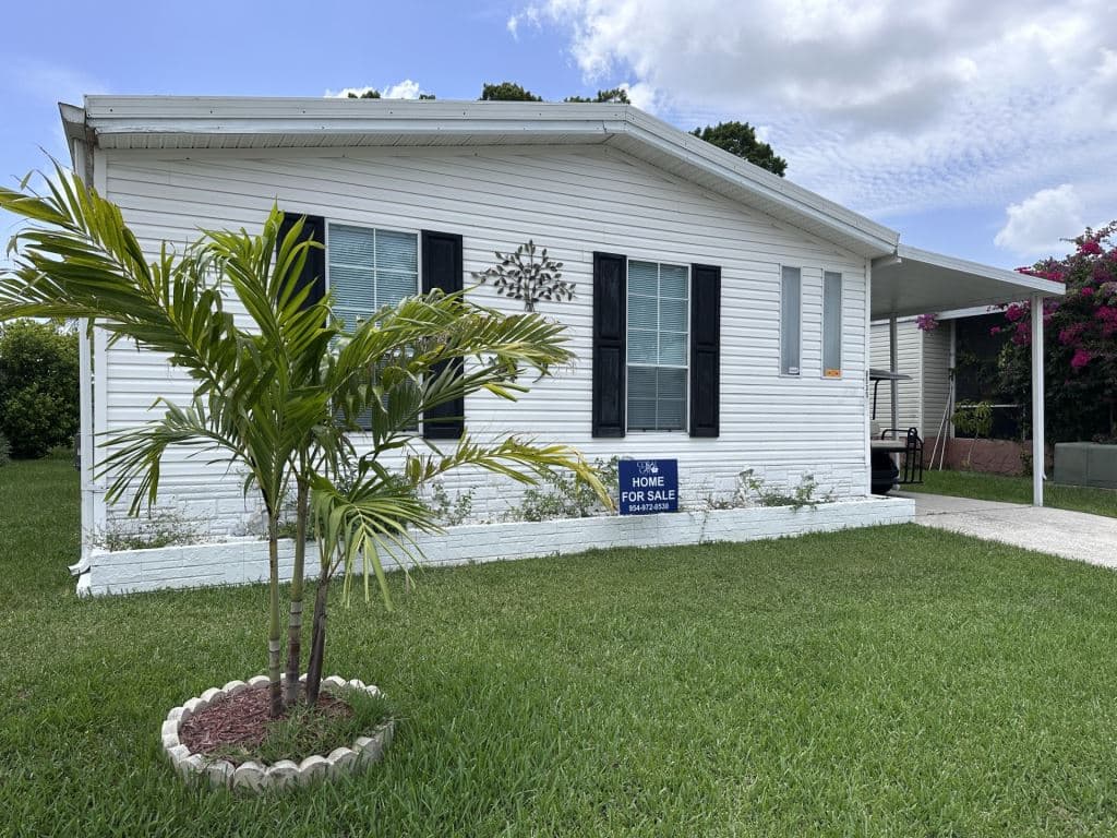 Manufactured home in Margate, FL 33063