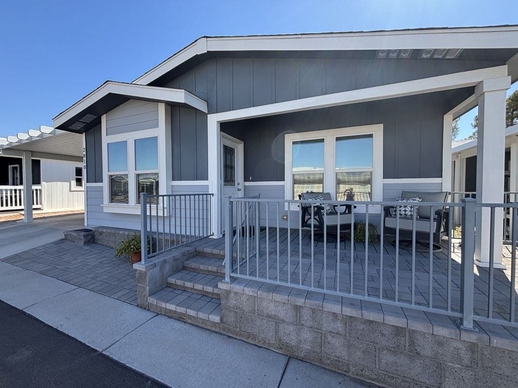 Manufactured home in Mesa, AZ 85207
