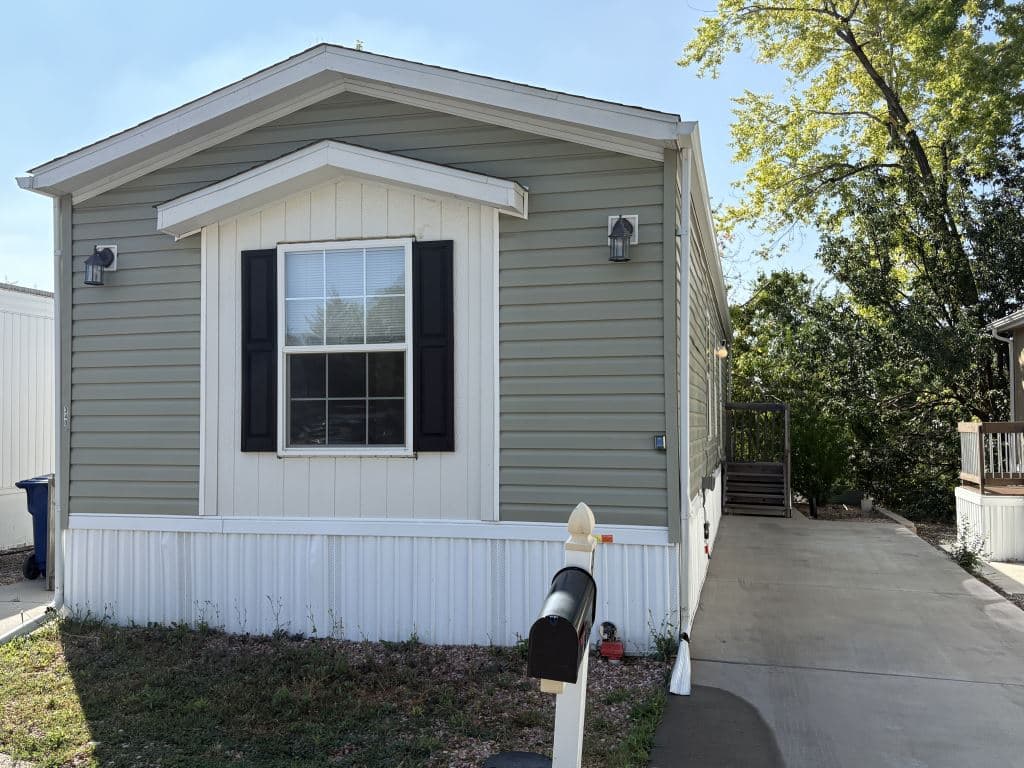 Manufactured home in Federal Heights, CO 80260