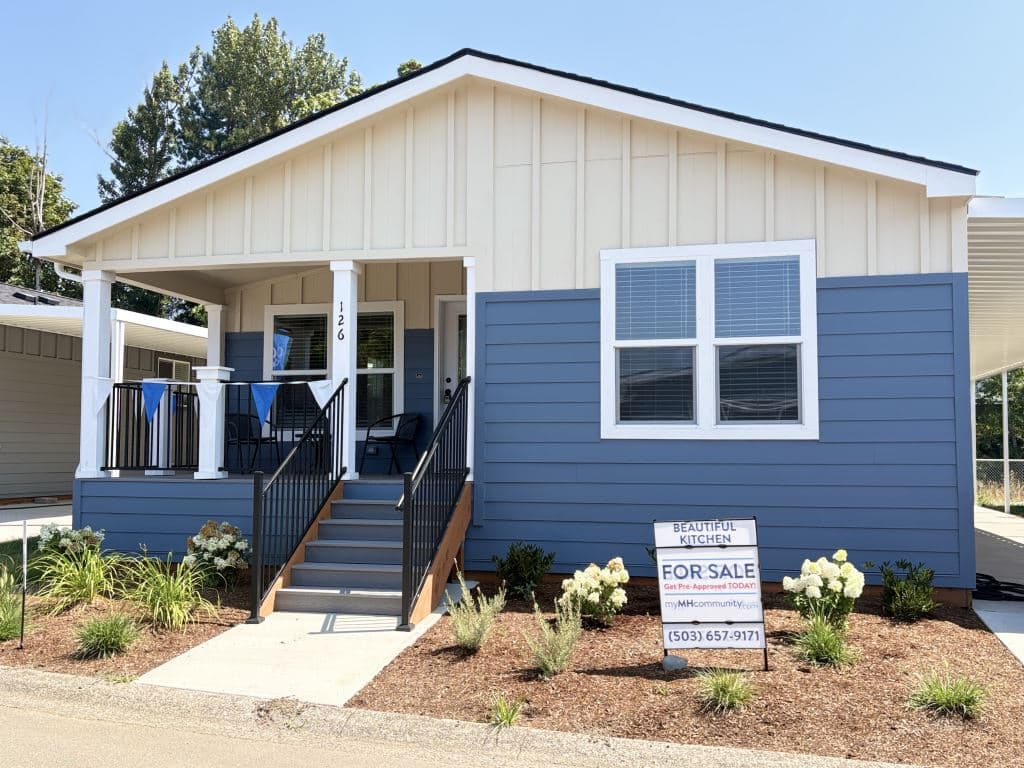 Manufactured home in Clackamas, OR 97015
