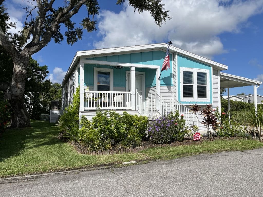 Manufactured home in Ellenton, FL 34222