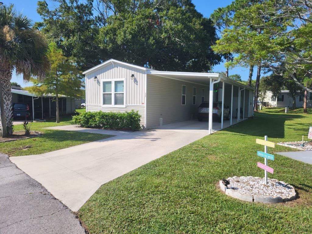 Manufactured home in Ormond Beach, FL 32174