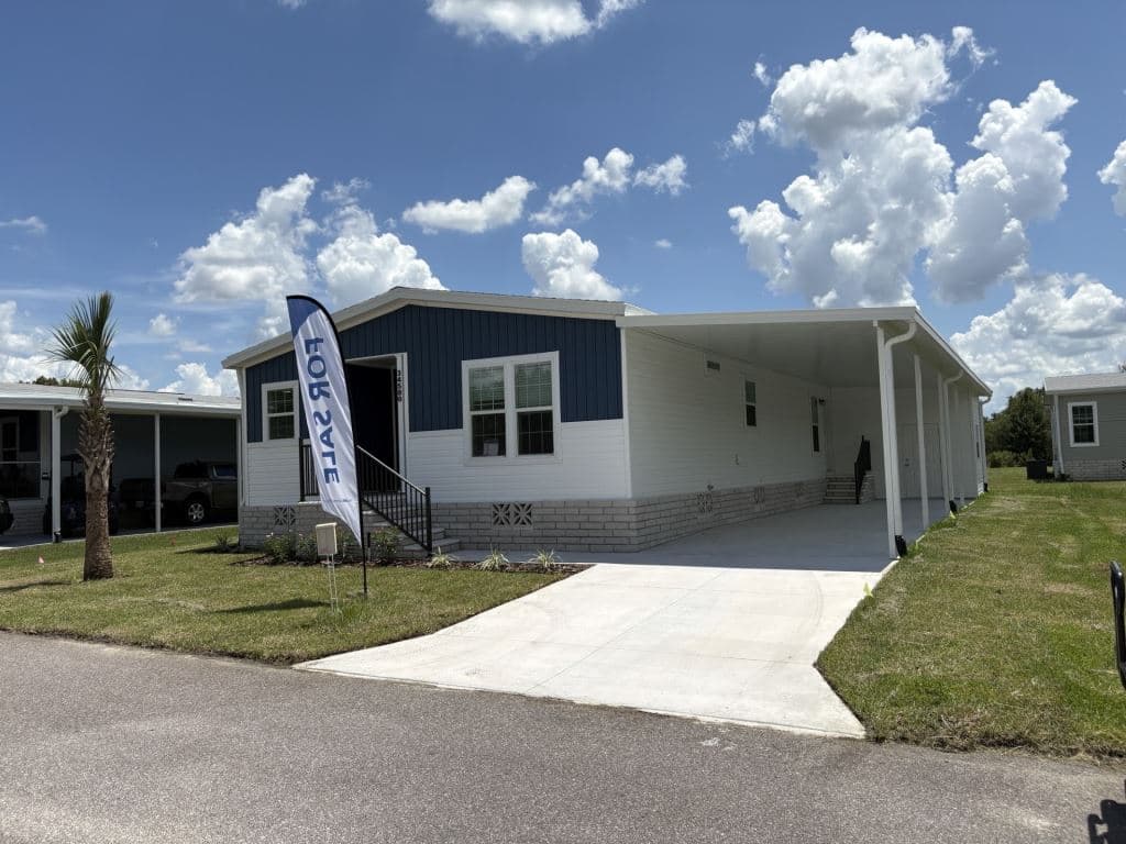 Manufactured home in Zephyrhills, FL 33541