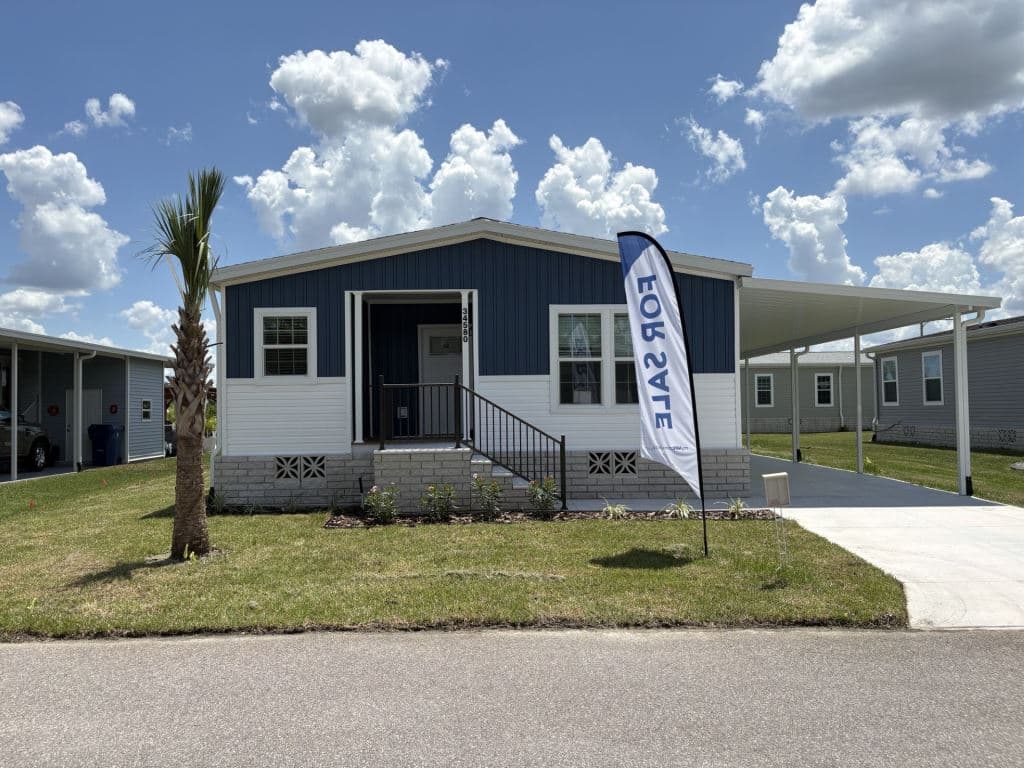 Manufactured home in Zephyrhills, FL 33541